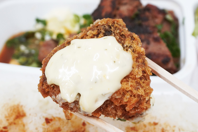 付け合わせの揚げ物。タルタルソースが良いアクセントに