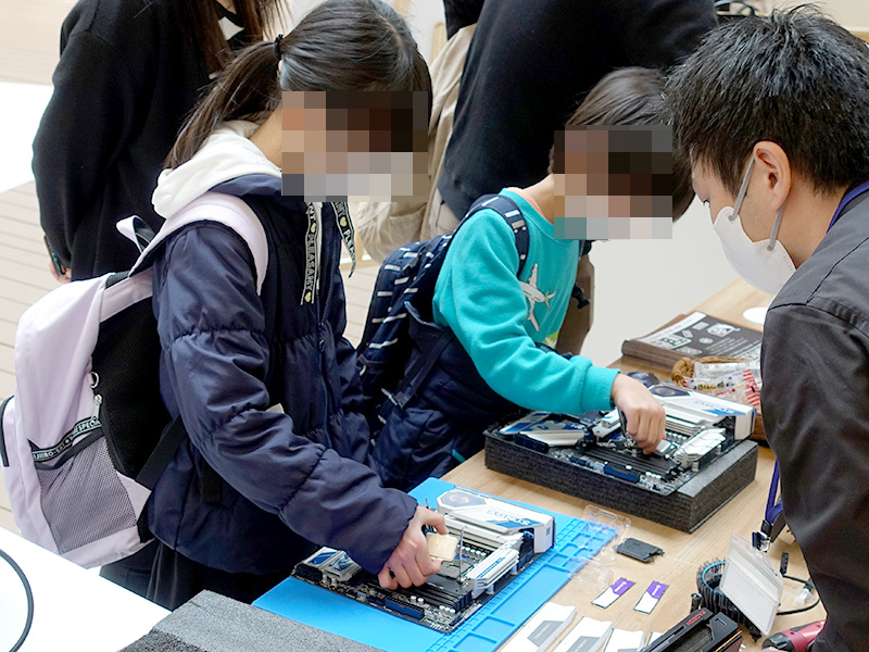 姉弟で体験する家族も