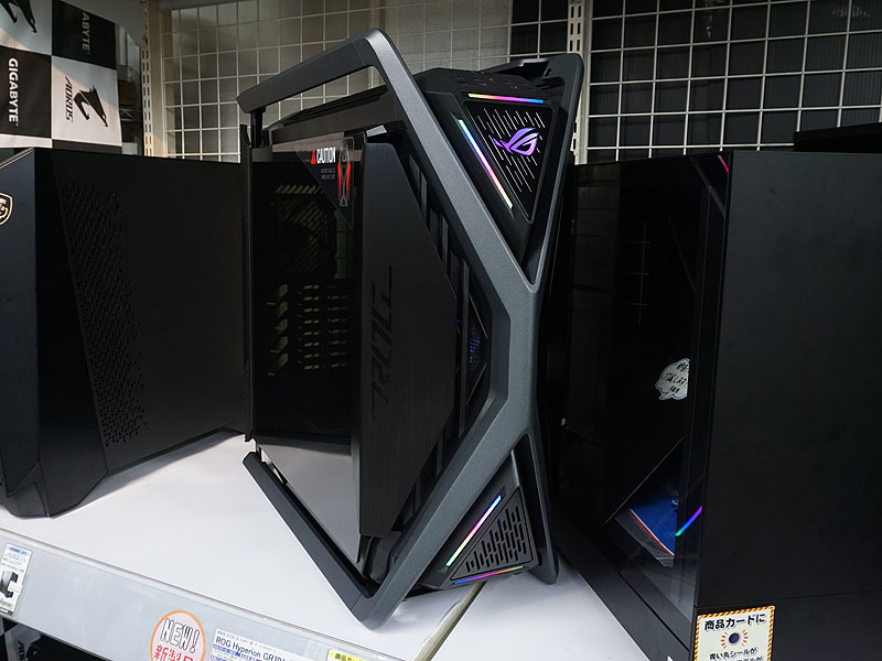 「ROG HYPERION GR701」