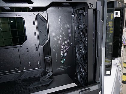 ROG HYPERION ゲーミングPCケース ROG Hyperion GR701 | PCケース | ROG Japan