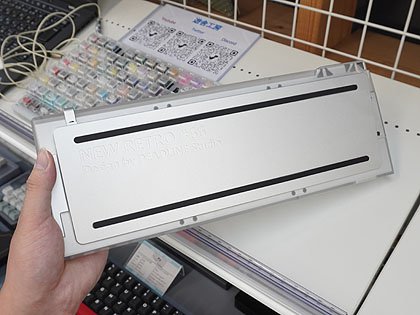 アルミ削り出し+透明外装の自作キーボードキット「New Retro#66