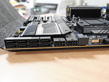 ASRockのXeon W-3400用マザー「W790 WS」が発売、最大2TBメモリ構成に