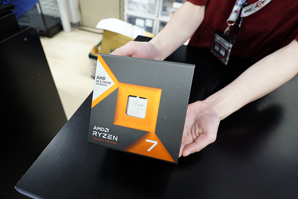 今回はパソコンショップ アークで購入してきました。