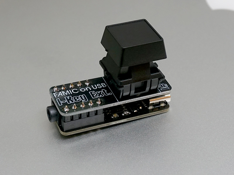 FAMIC on USBに取り付けたイメージ