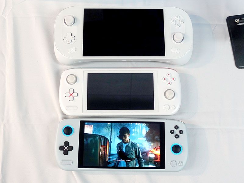 Ryzen 7 6800U搭載ゲーミングPC最小”を謳う「AYANEO Air Plus