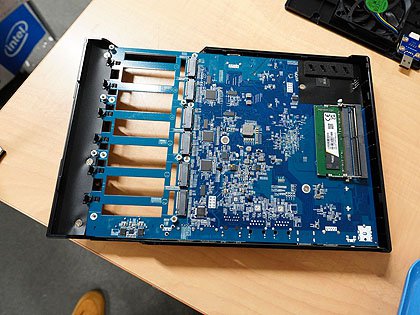 Flashstor 12 Pro 12スロットNVMe 10GbE Asustor Flashstor 12 Pro, 12 Bay SSD NAS, Quad-Core 2.0GHz