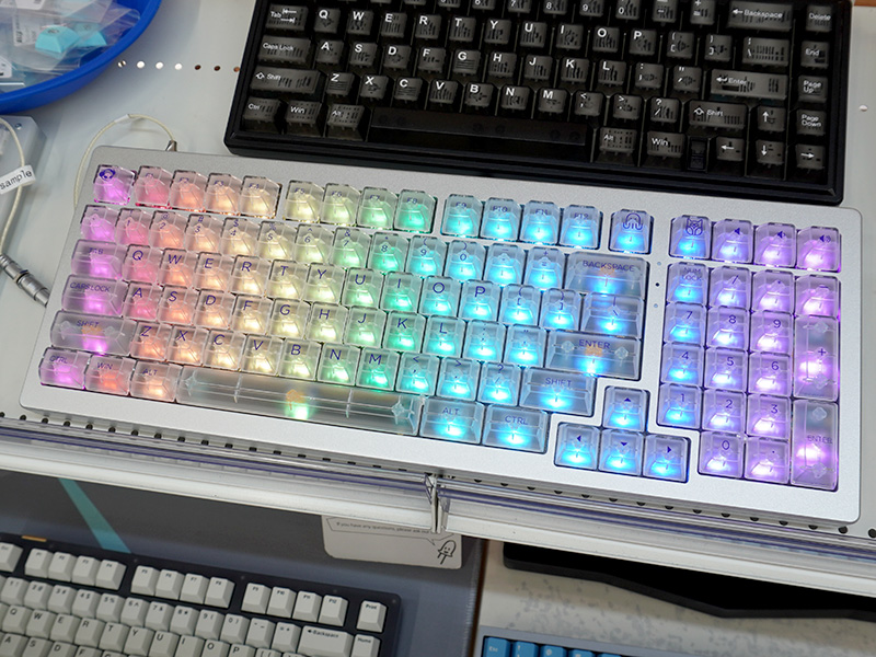 MonsGeek QMK M2の完成品サンプル