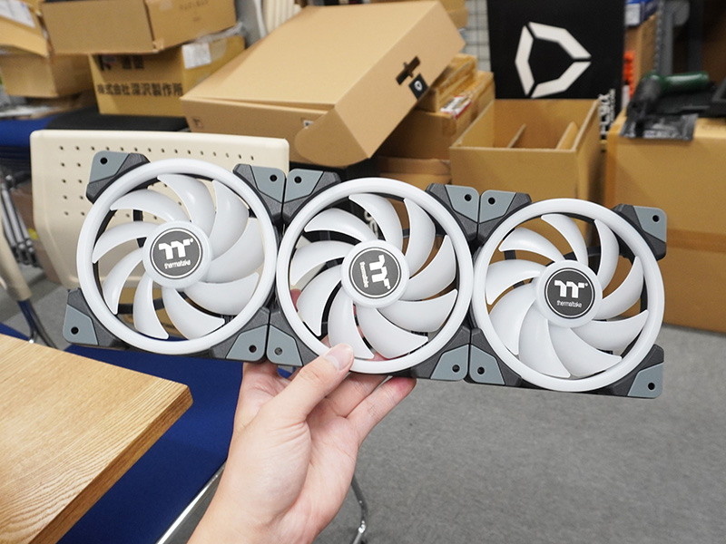「SWAFAN EX12 RGB 3-Fan Pack」のブラック