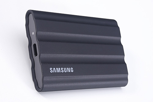 ほぼ美品✨新品SSDで快適❣薄型 カメラ付き ブルーレイ フルHD 仕事や趣味に 不可視赤外線LED搭載！1080PのフルHD動画対応超小型ビデオカメラ