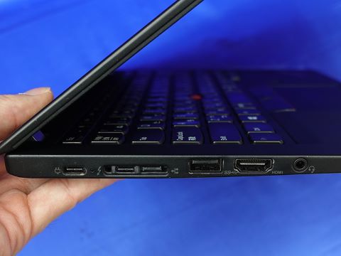 第8世代Core/16GBメモリ搭載の12.5インチノート「ThinkPad X280」がお