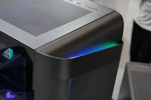 SilverStone 防震HDDマウンタ PCケース内蔵 フロントパネル Amazon | SilverStone フロントアクセス可能な拡張スロット装備