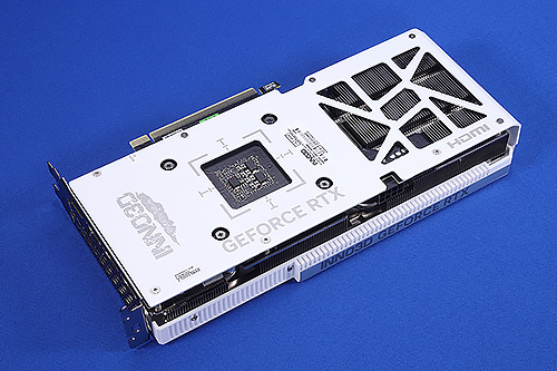 ホワイトでCore i7×GeForce RTX 4070の今時ゲーミングPC「STORM