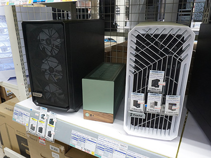 Fractal Designの省スペースPCケース「Terra」が発売、ウォルナットを