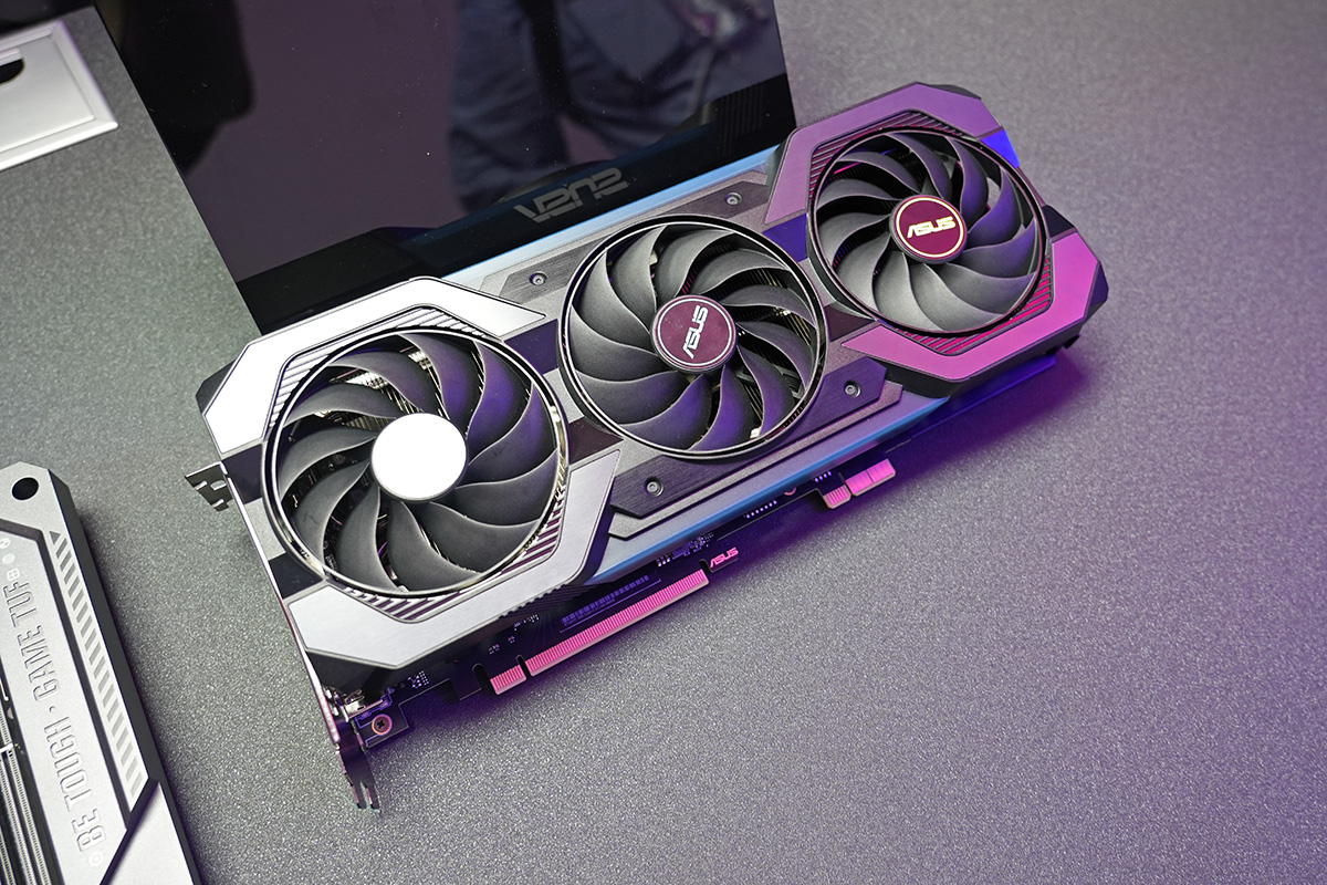 前面コネクタレスのビデオカード。