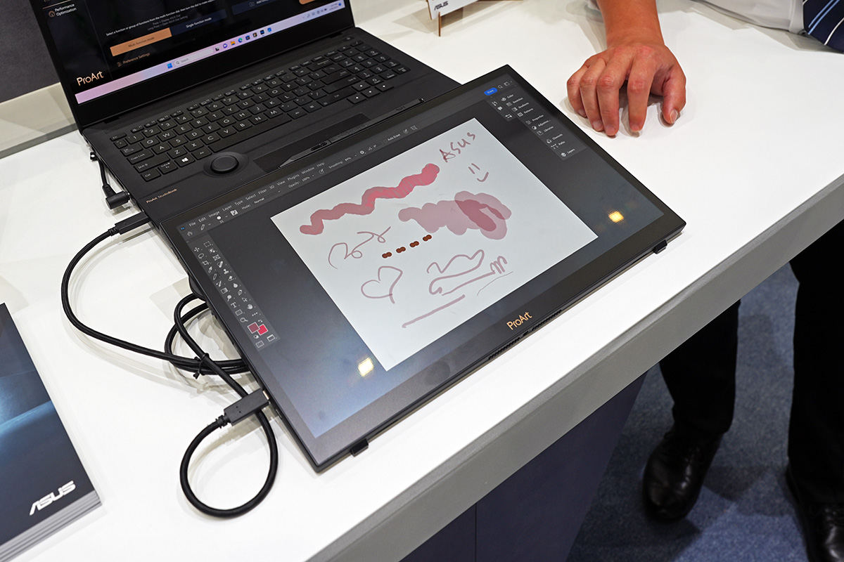 ProArtシリーズの液晶タブレット、ワコム製品との互換性があるモデルになっている。