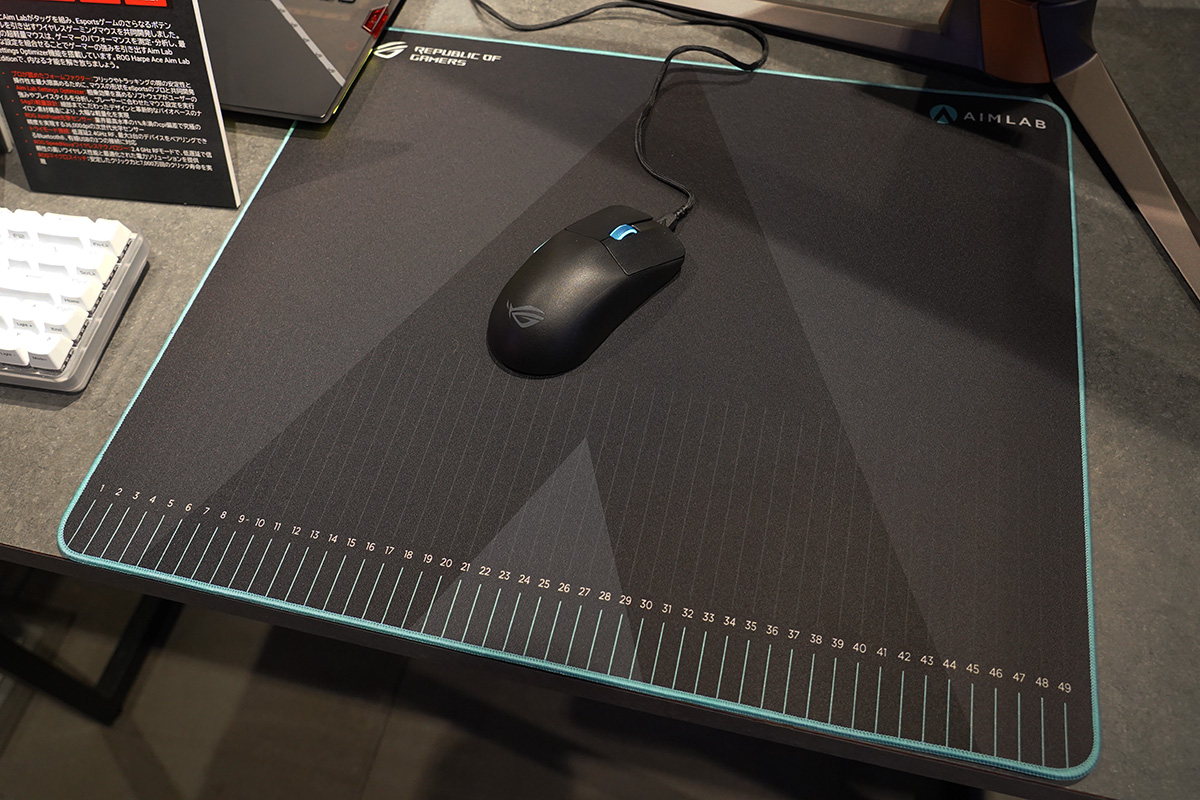 Aim Labコラボレーションモデルはマウスとマウスパッドが発売されている。