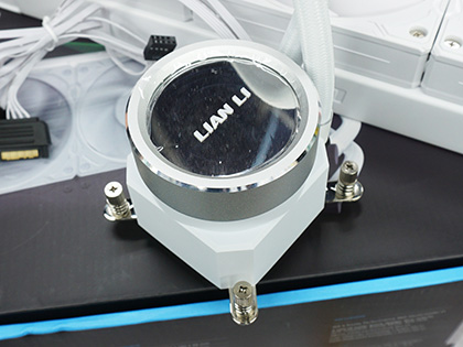 高性能ファンを搭載した水冷クーラー「Galahad II Trinity Performance