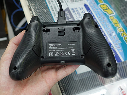 トリガースイッチの可動範囲を調整できるゲームパッド「Spectra