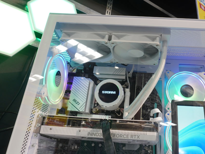 240mmラジエーター採用の水冷クーラー