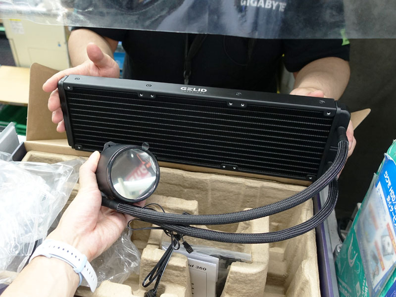 360mmラジエーターを採用