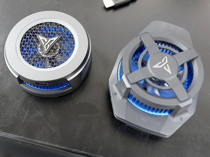 「B6X」(写真左)と「B6-Lite」