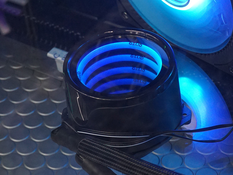 インフィニティミラーを搭載