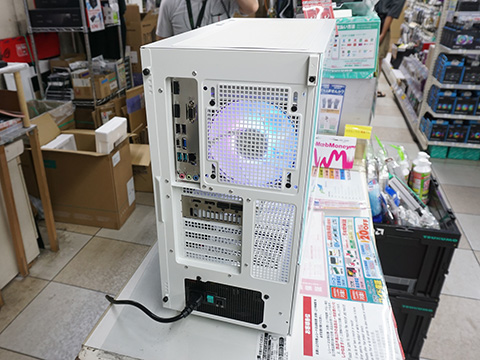 通気性にも優れた“魅せる”PCケース「CH560」がDeepCoolから、計4モデル