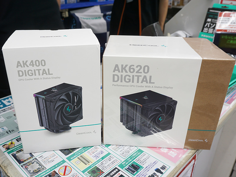 「AK400 DIGITAL」(左)と「AK620 DIGITAL」(右)