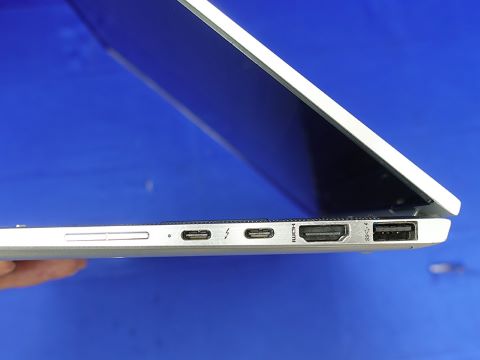 第8世代Core i7/32GBメモリ/1TB SSDの14インチ2in1がお得！中古PC