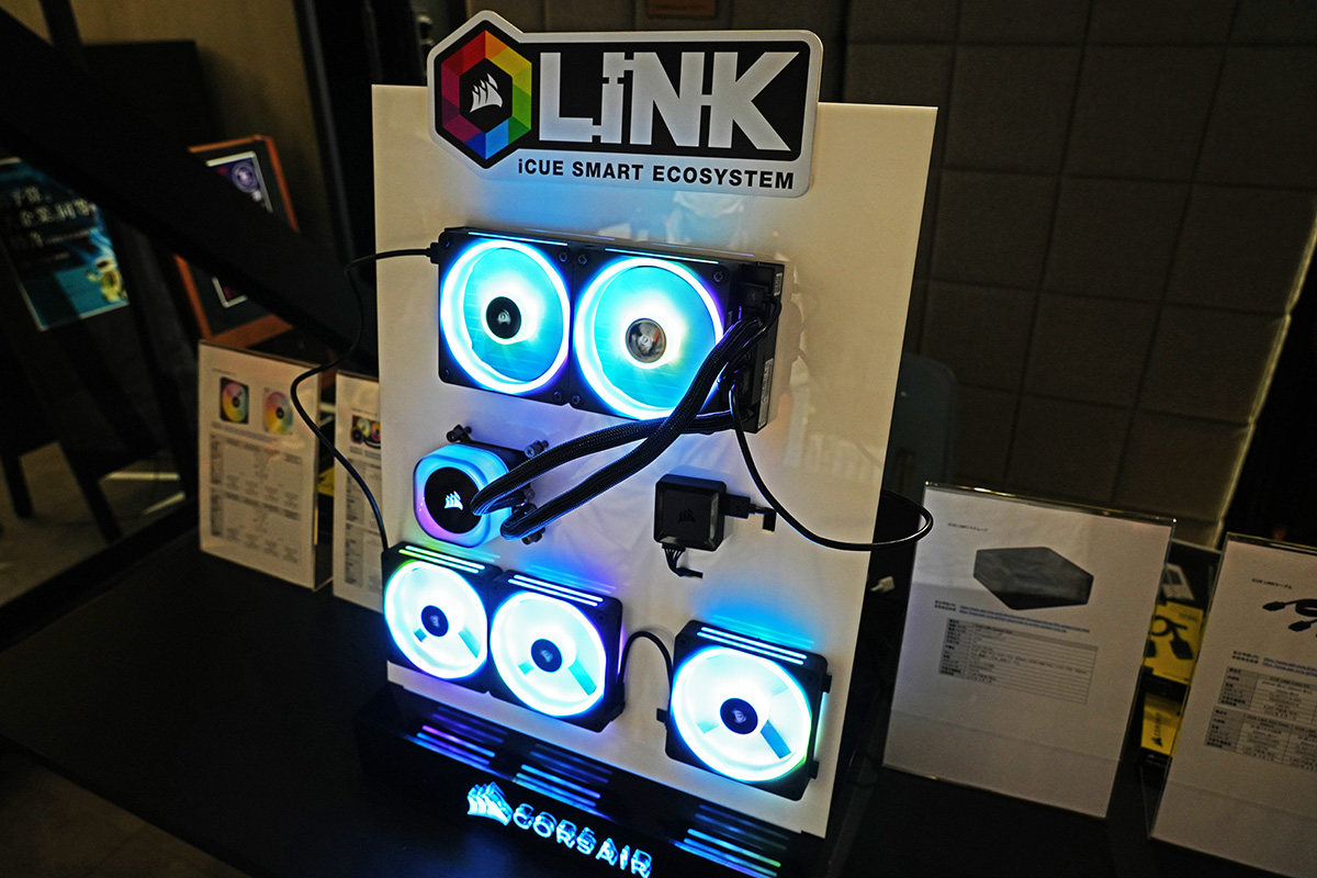 iCUE LINK対応の水冷クーラー。