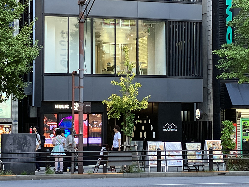 HULIC &New AKIHABARAビルの1階に「<a href="https://mobile-mix.jp/" class="deliver_inner_content i">mobilemix秋葉原中央通り店</a>」がオープン