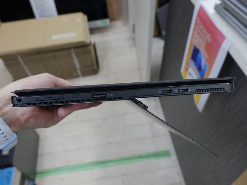 本体側面