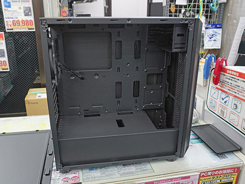 貴重な5インチベイを備えたPCケース「FARA 513」がTSUKUMOで展示