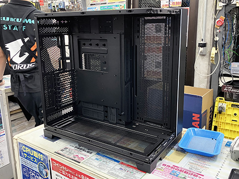 ピラーレス構造のPCケース「O11D EVO XL」が発売、拡張性が更に向上