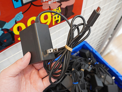 Nintendo Switchの純正ドックやACアダプターのジャンク品が大量入荷