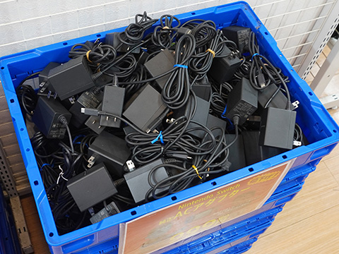Nintendo Switchの純正ドックやACアダプターのジャンク品が大量入荷
