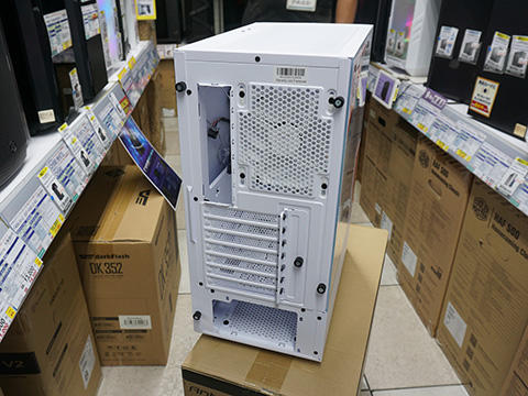 ADATAのミドルタワー「VALOR AIR」「VALOR MESH」に新色のピュア