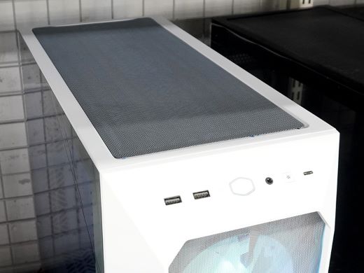 CoolerMasterのミドルタワーケース「MasterBox TD500 Mesh V2 White