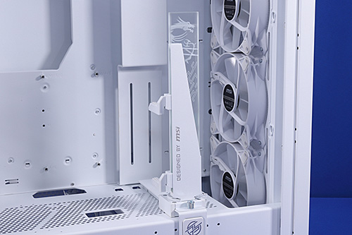 ハイエンドパーツもしっかり冷える真っ白なPCケース「MSI MPG GUNGNIR