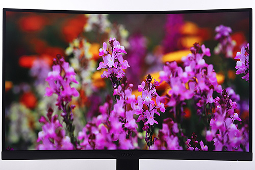 量子ドットで鮮やか！WQHD対応31.5型湾曲ゲーミングモニター