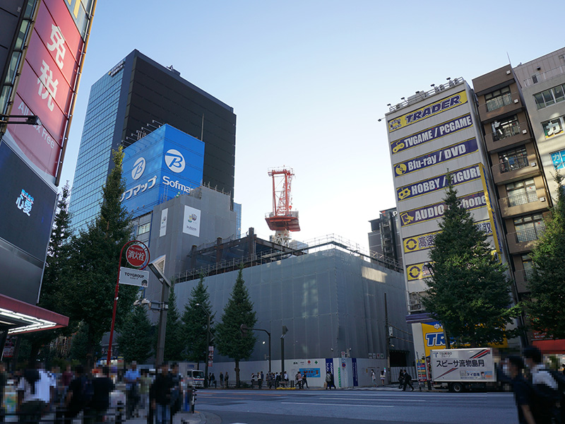 中央通り沿い元東京角田ビル（10月13日(金)に撮影）