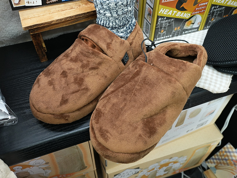 「どこでも床暖スリッパ」（型番：SRPP23S）