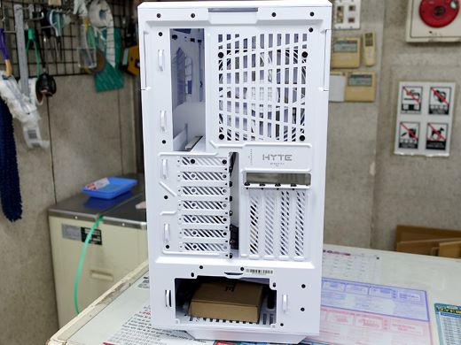 2面パノラマ設計のPCケース「HYTE Y40」にホワイト一色の限定モデル