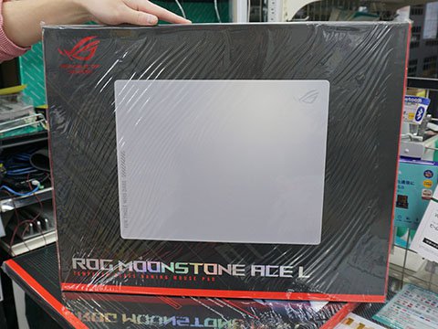 ASUS ROGブランド初の強化ガラス製大判マウスパッド「ROG Moonstone