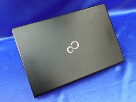 8GBメモリ/フルHD液晶の富士通製13.3インチノートが17,800円！中古PC 