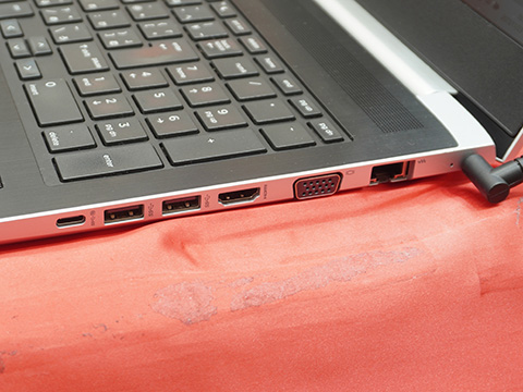 第8世代Core i5搭載の15.6型ノートPCが27,800円！秋葉原で中古品