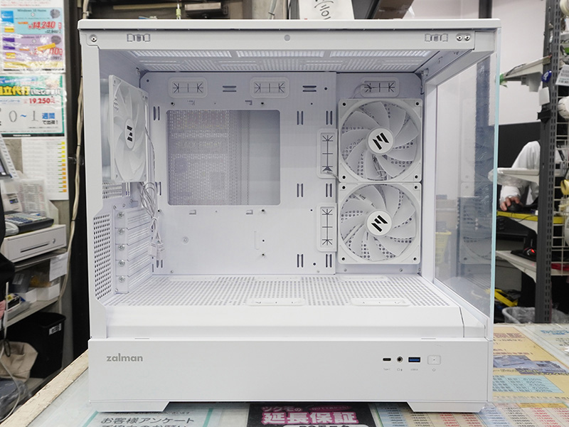 <a href="https://akiba-pc.watch.impress.co.jp/docs/news/news/1549596.html" class="deliver_inner_content i">ZALMAN P30 White</a>