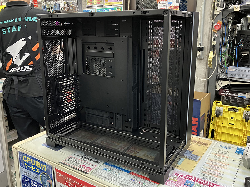 <a href="https://akiba-pc.watch.impress.co.jp/docs/news/news/1531552.html" class="deliver_inner_content i">Lian Li O11D EVO XL</a>