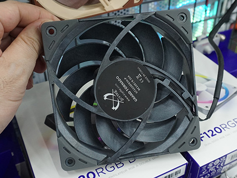 液晶ポリマー採用の高静圧120mmファン「GRAND TORNADO 120 PWM」が