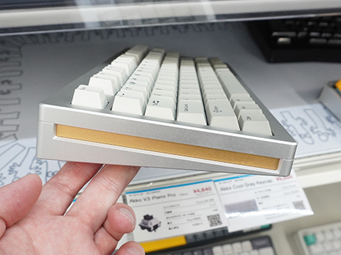 Akkoのテンキーレスキーボード自作キット「MonsGeek QMK M3」が遊舎